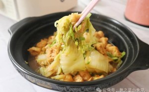倒春寒里暖身菜！五花肉白菜炖豆泡，一锅热乎乎全家都爱
