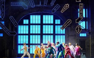 伦敦西区原版《雨中曲》登陆北京，连演16场燃爆音乐剧市场
