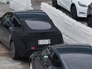 特斯拉Model 2疑似曝光：德州工厂伪装测试车，或成最便宜车型？
