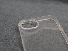 iPhone SE 4手机壳提前泄露：延续单摄设计，真机尺寸成谜？