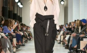 Michael Kors 2025秋冬系列：纽约灵感下的奢华极简风潮