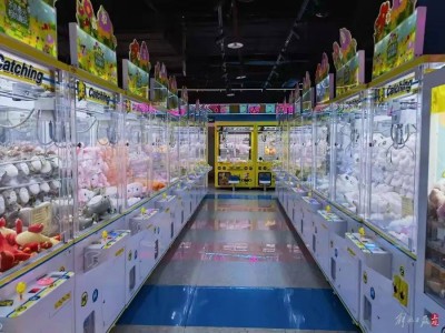 抓娃娃機(jī)：從風(fēng)靡到沉寂，這門生意還能抓回人心嗎？