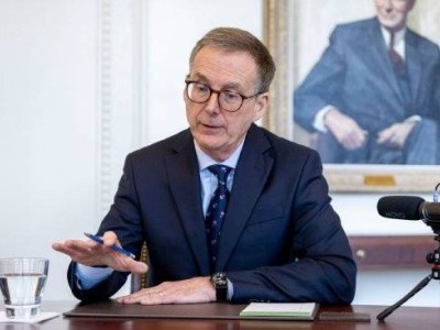 加拿大央行行长力挺2%通胀目标，警告美关税将重创加拿大经济
