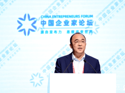 AI写诗PK人类诗人，阎志：AI诗虽通顺却显“油腻”