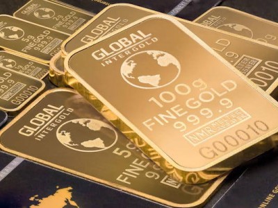 黄金热浪！英新金砖涌向美国，纽约黄金运输忙不停