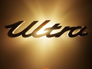小米15 Ultra震撼发布：黑红配色+专业相机外观，高端市场新突破？