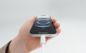 iPhone 16e电池容量曝光，实测续航力超iPhone 16达12小时54分钟！