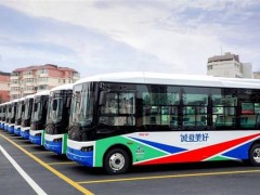 比亚迪“宝宝巴士”青岛上线，小巧灵活载80人，加热扶手超贴心！