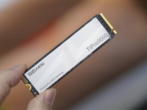 长江存储TiPro9000 4TB SSD：PCIe 5.0速度极限挑战者图赏