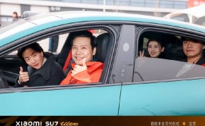小米SU7 Ultra首批交付，雷军赠24K金logo，订单火爆远超预期！