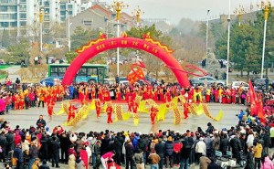 二月二龙抬头，宣化古城百龙舞动庆春回