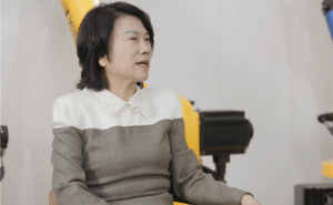 董明珠：大学生可先就业再寻梦，痛斥挖人为小偷行为并强调培训费赔偿