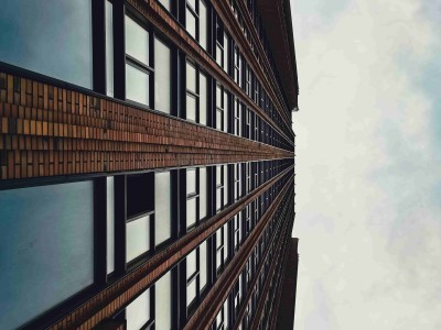 《西方世界的劫难4》深度攻略：智慧与策略并重的冒险之旅