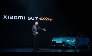 雷军亲测小米SU7 Ultra鹦鹉绿，新车交付热潮超乎预期