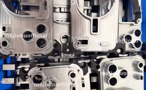 iPhone 17 Pro Max外观曝光：横向大矩阵模组，内存将创苹果新高？