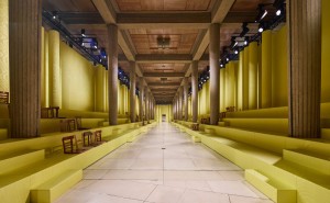 Miu Miu 2025秋冬系列：Miuccia Prada诠释女性气质新境界
