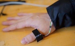 康奈尔大学新研发：AI戒指用微型声纳追踪手语拼写
