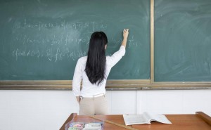 教育困局何解？家校信任重建，让三尺讲台回归纯粹