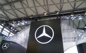奔驰全球裁员三万，优厚遣散费能否缓解业绩压力？