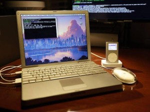 20年老古董PowerBook G4挑战极限：1.5GHz+1GB内存竟能跑生成式AI！