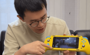 Redmi K80 Pro变身掌机，网友自制神器畅玩3A大作