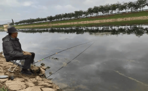 李廷赋笔下的时光河流：父亲与我，隔水相望的温情与成长