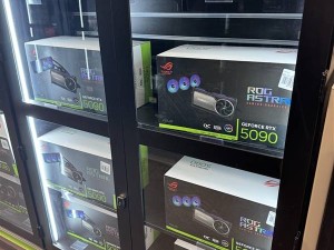 RTX 5090显卡堆积如山，价格近乎翻倍，玩家直呼“抢劫”