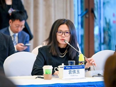 百度袁佛玉：AI时代女性力量崛起，管理层女性占比过半薪酬差距缩小