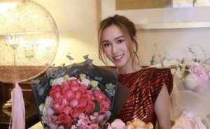 TVB女星傅嘉莉痛失16年爱猫，镜头前泪崩告别