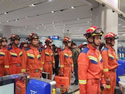 云南医疗队星夜兼程，37人携救援物资包机驰援缅甸震区！