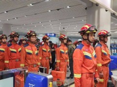 云南医疗队星夜兼程，37人携救援物资包机驰援缅甸震区！