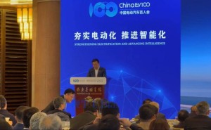 深蓝汽车CEO邓承浩：产品热度并重，笑谈热搜“过年”差距