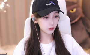 游戏女主播叶知秋转型？为高额报酬首穿黑丝拍广告引热议