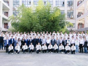 雷军回母校谈学习：大学重实践拓思维，勿让书本成枷锁
