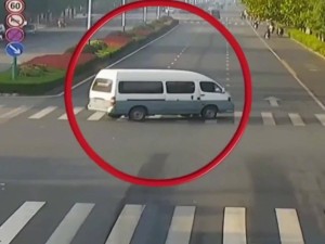 “开门杀”悲剧！网约车司机停车未提醒，乘客开门撞死电动车主被判刑