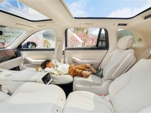问界M8内饰曝光：家庭旗舰SUV，空间多变舒适升级，上市在即引期待