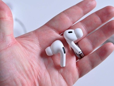 苹果AirPods Pro 2助听功能：从构想到H2芯片，科技如何跨越障碍？