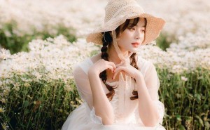 春日新风尚：“不完美”穿搭，竟能如此别致动人！