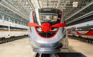 智能新速度！中车长客时速200公里城际动车组亮相，即将运营郑开、郑机线