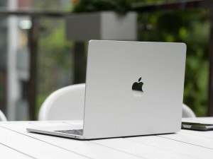 M4 MacBook Air体验：轻便续航胜出，性能降级是否值得？
