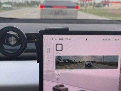 特斯拉Cybertruck“不识”同类？车主吐槽车辆识别功能缺失