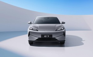 比亚迪e7亮相：中级纯电轿车新选择，超长轴距2820mm引关注