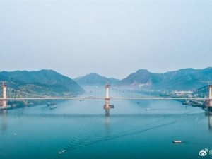 广西苍容浔江大桥合龙！世界最大跨径独柱三塔悬索桥诞生