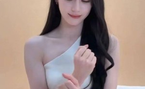迪丽热巴卡点变装秀软萌猫咪，温馨互动萌翻粉丝心！