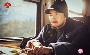 《黄雀》定档4月15日，郭京飞秦岚火车站上演反扒较量
