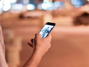 iPhone在中国9天涨价500元，苹果官方与经销商如何回应？