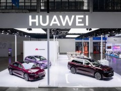 鸿蒙生态闪耀2025消博会，全场景智慧生活触手可及
