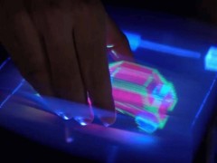 可触碰3D全息图来袭：空中抓取移动不再是梦