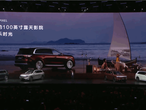问界M8打造极致观影体验：车内外屏幕联动，全家共享露天影院