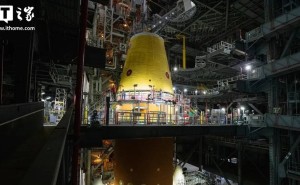NASA阿尔忒弥斯2号：火箭组装冲刺，载人绕月飞行2026年启航？